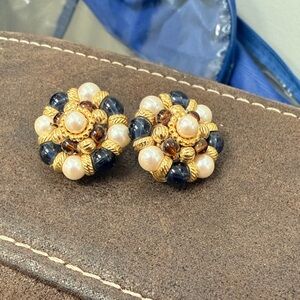 Elegant Gold and Black Cluster clip on Earrings